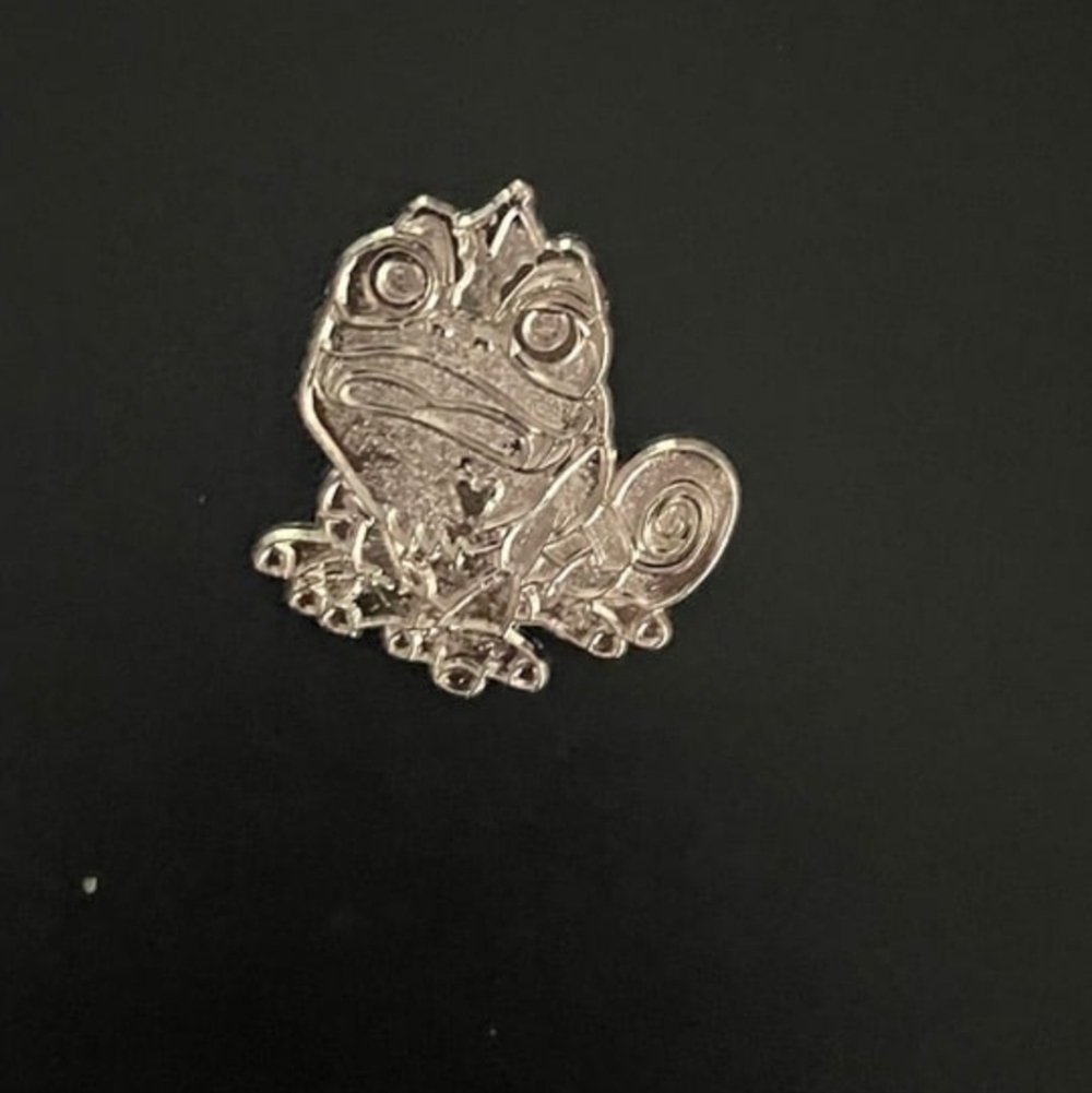 Disney Silver Frog Lizard Rapunzel Tangled Enamel Pin Charm for Small Pets